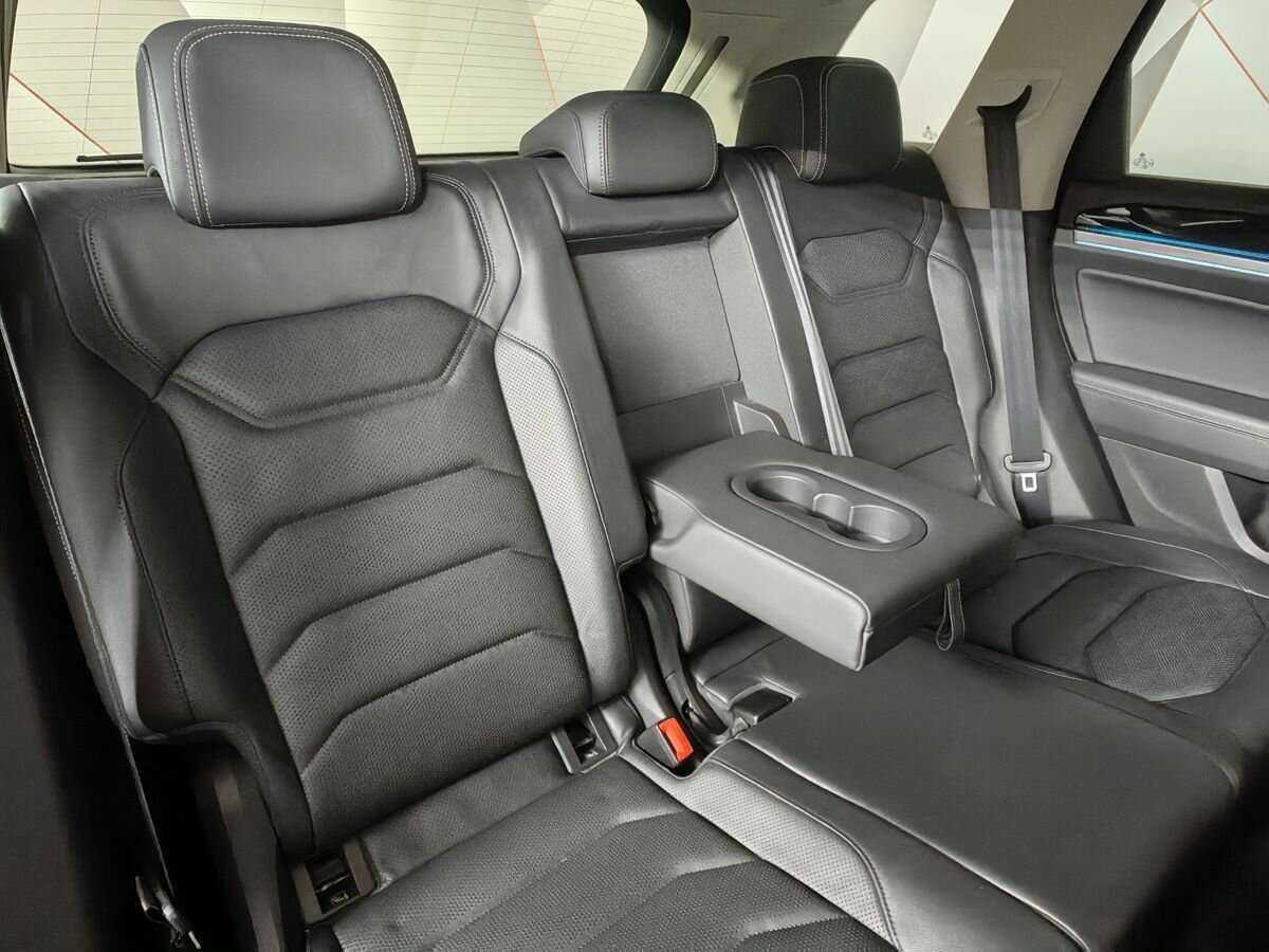 Купить Volkswagen Touareg с пробегом. Фото: #12