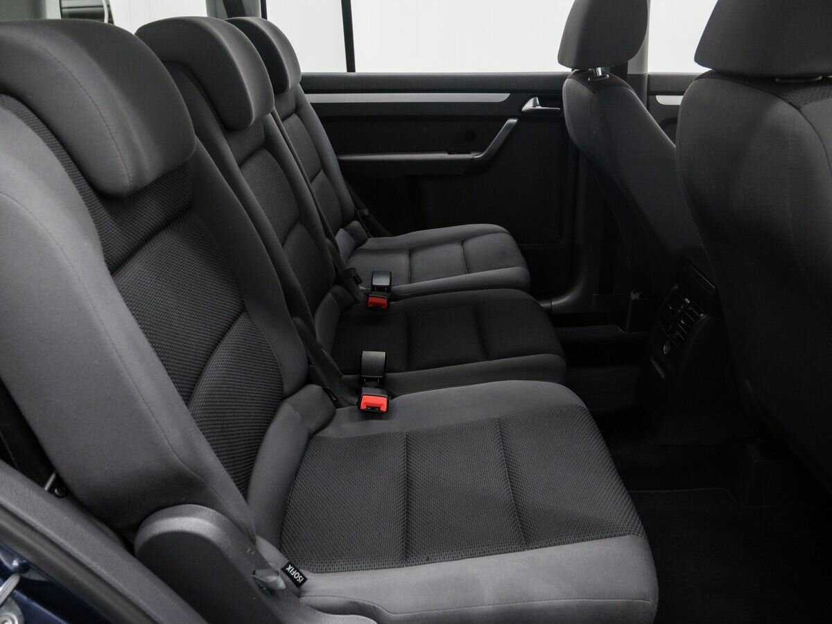 Купить Volkswagen Touran с пробегом. Фото: #9