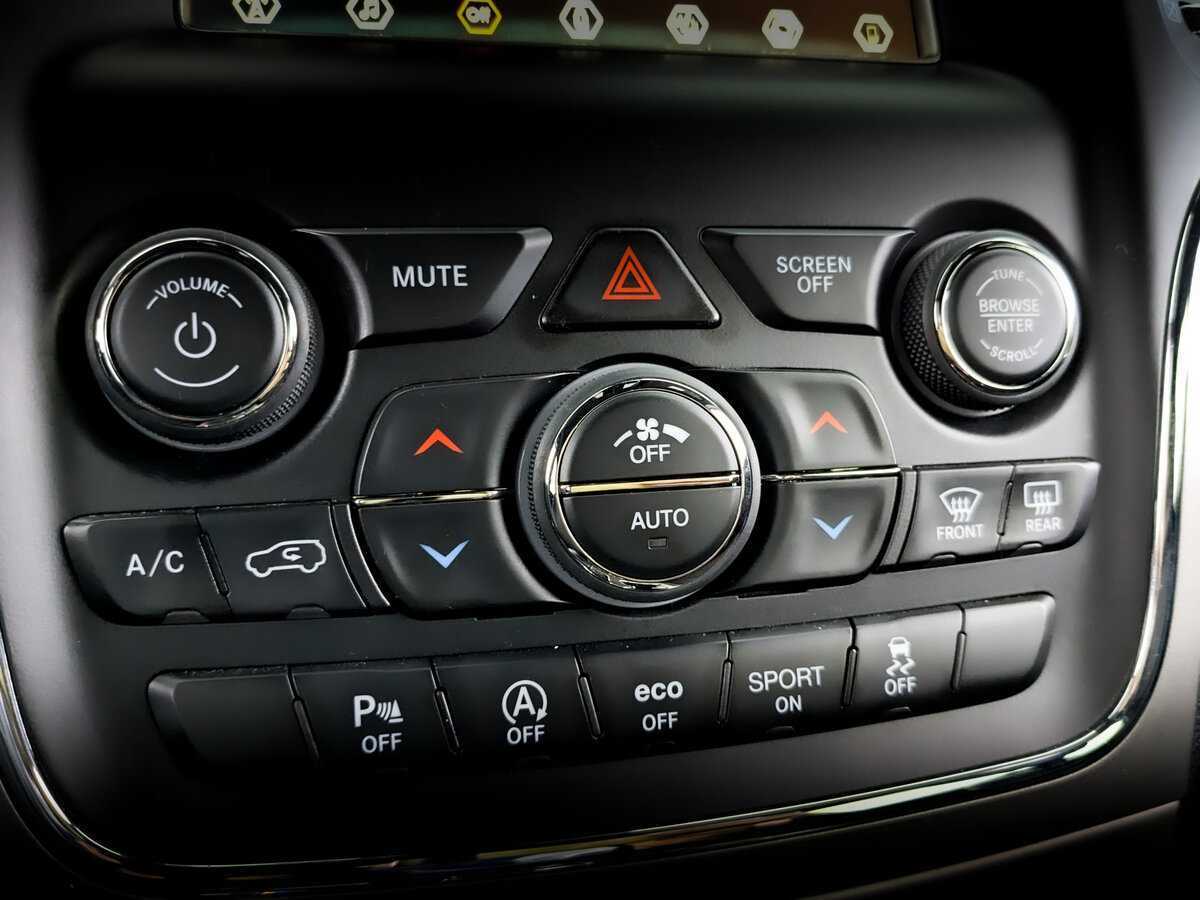 Купить Jeep Grand Cherokee с пробегом. Фото: #24