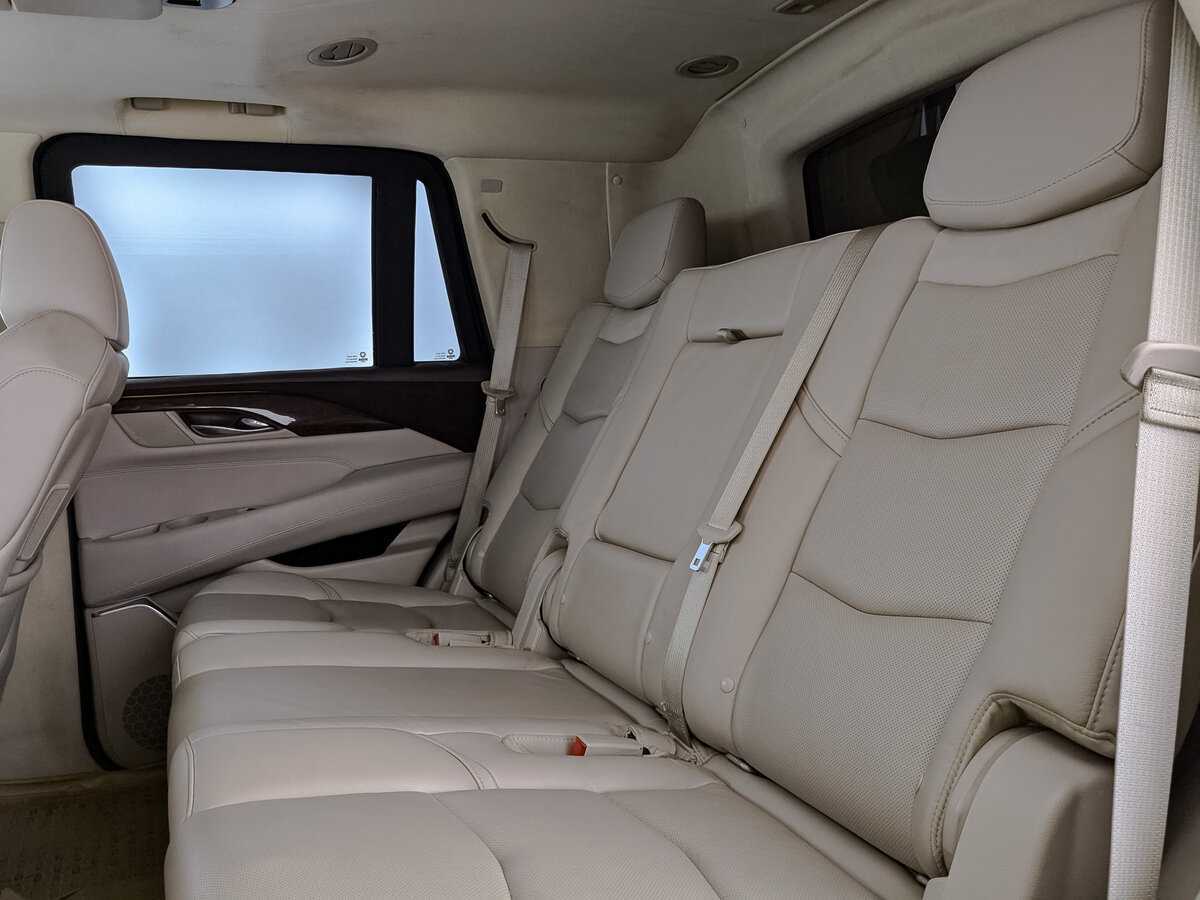 Купить Cadillac Escalade с пробегом. Фото: #15