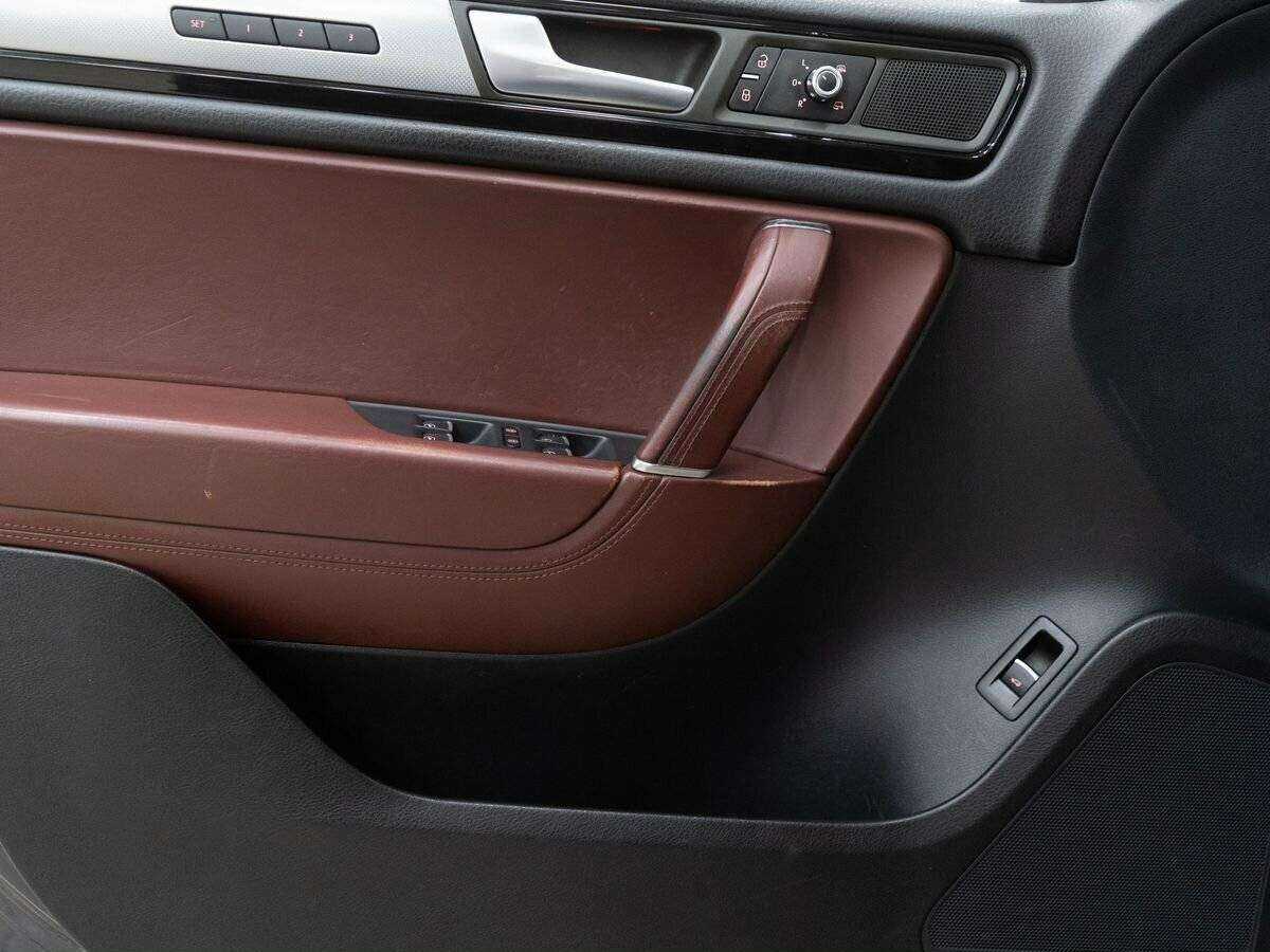 Купить Volkswagen Touareg с пробегом. Фото: #15