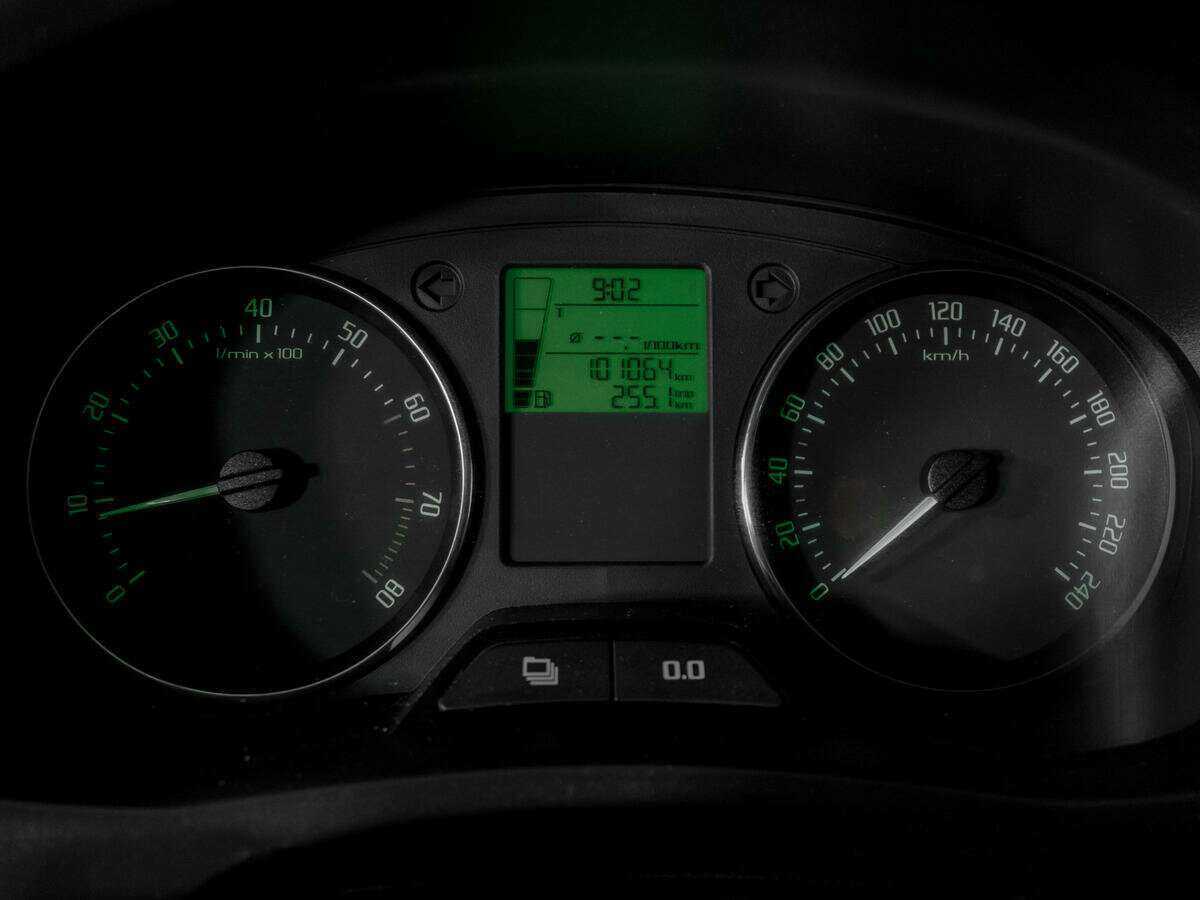 Купить Skoda Roomster с пробегом. Фото: #10