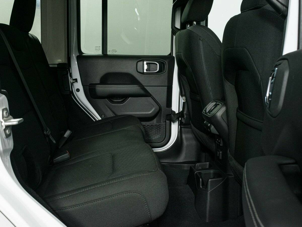 Купить Jeep Wrangler с пробегом. Фото: #11