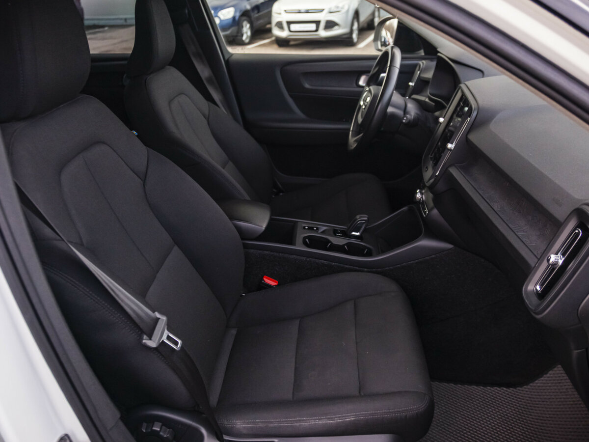 Купить Volvo XC40 с пробегом. Фото: #11