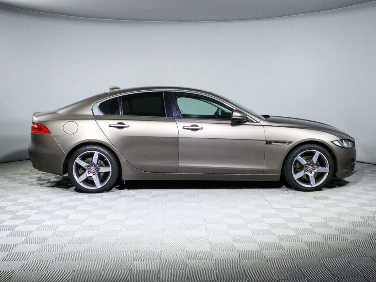 Купить Jaguar XE с пробегом. Фото: #3