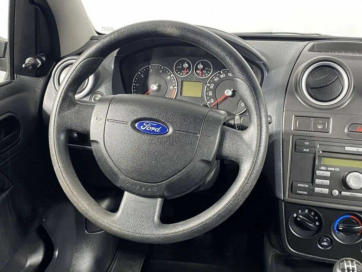 Купить Ford Fiesta с пробегом. Фото: #13