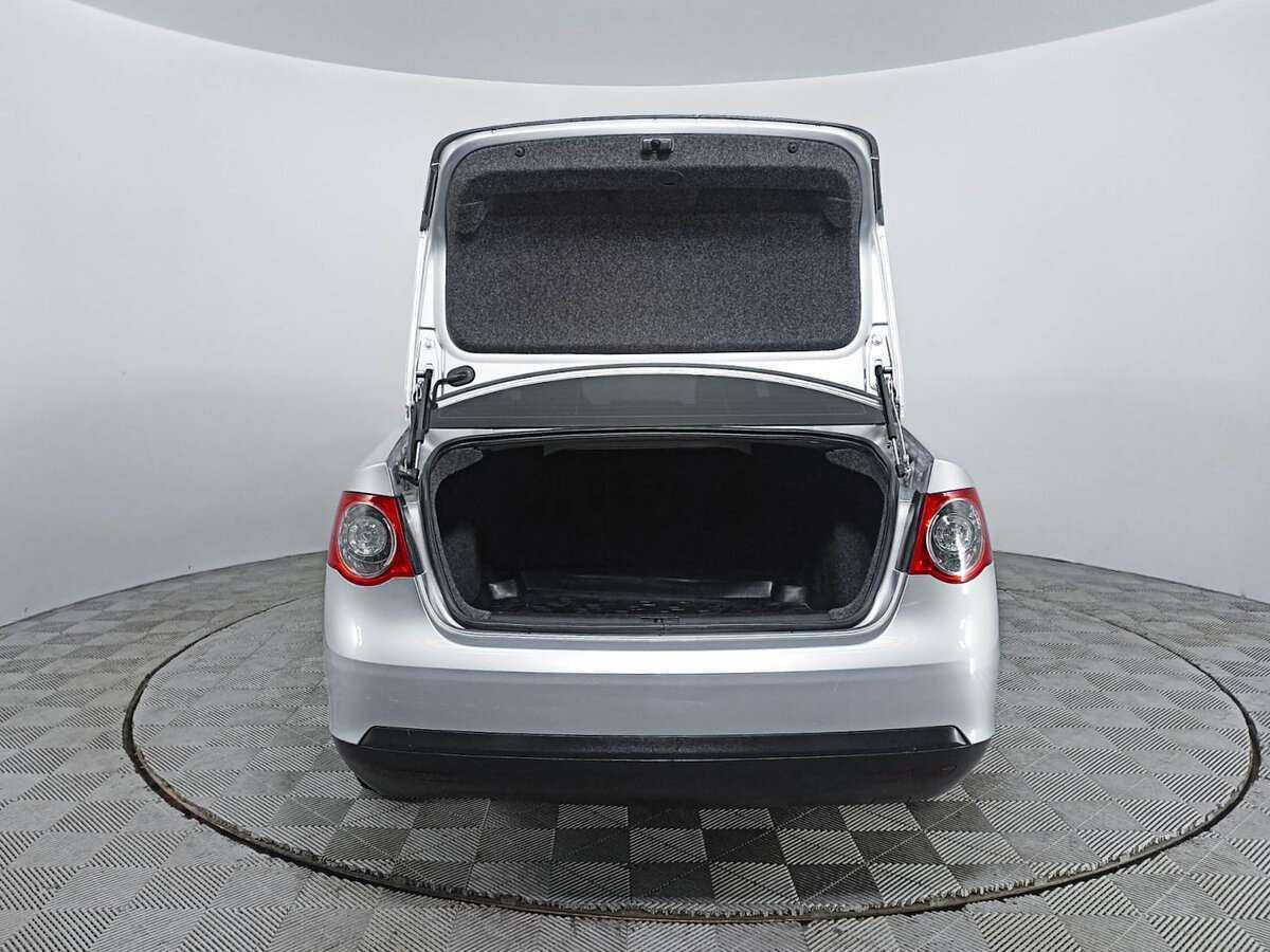 Купить Volkswagen Jetta с пробегом. Фото: #9