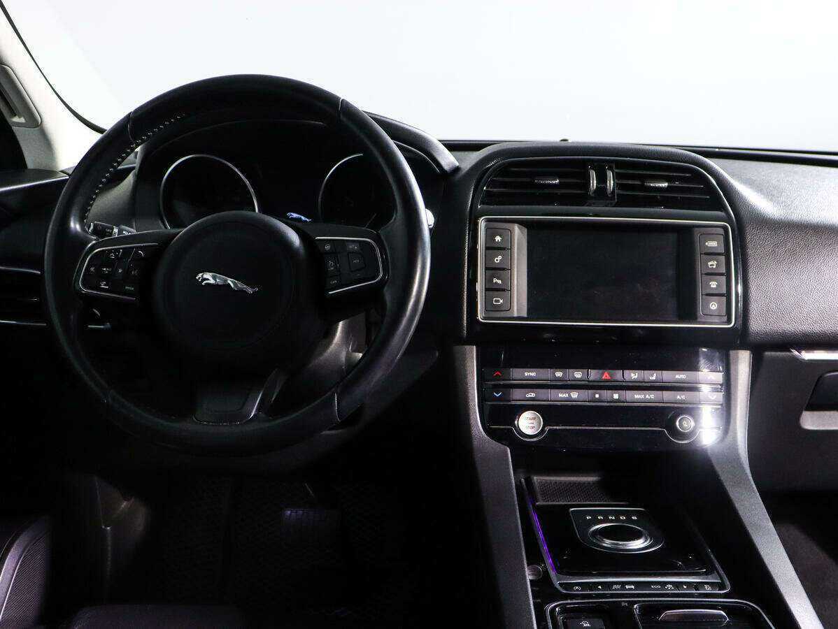 Купить Jaguar F-Pace с пробегом. Фото: #9