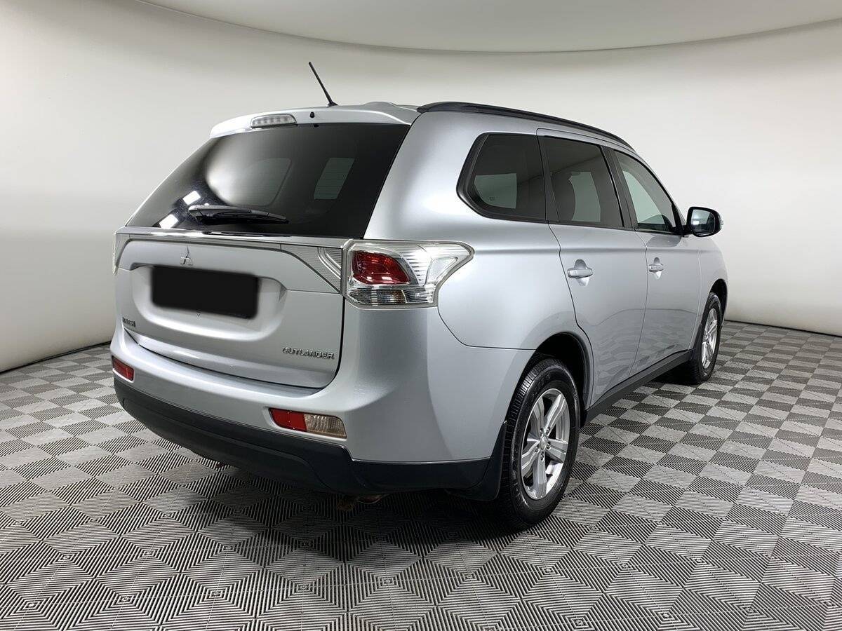 Купить Mitsubishi Outlander с пробегом. Фото: #4