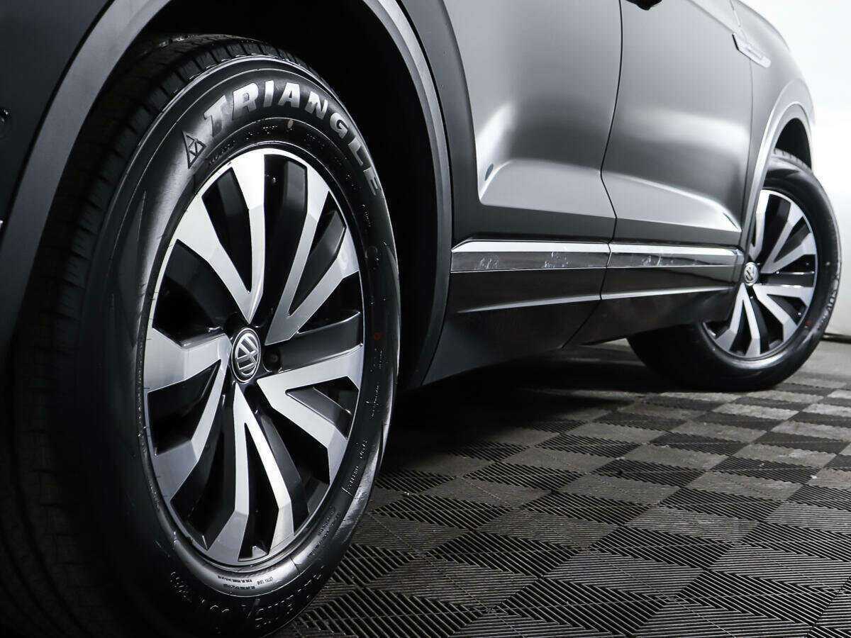 Купить Volkswagen Touareg с пробегом. Фото: #25