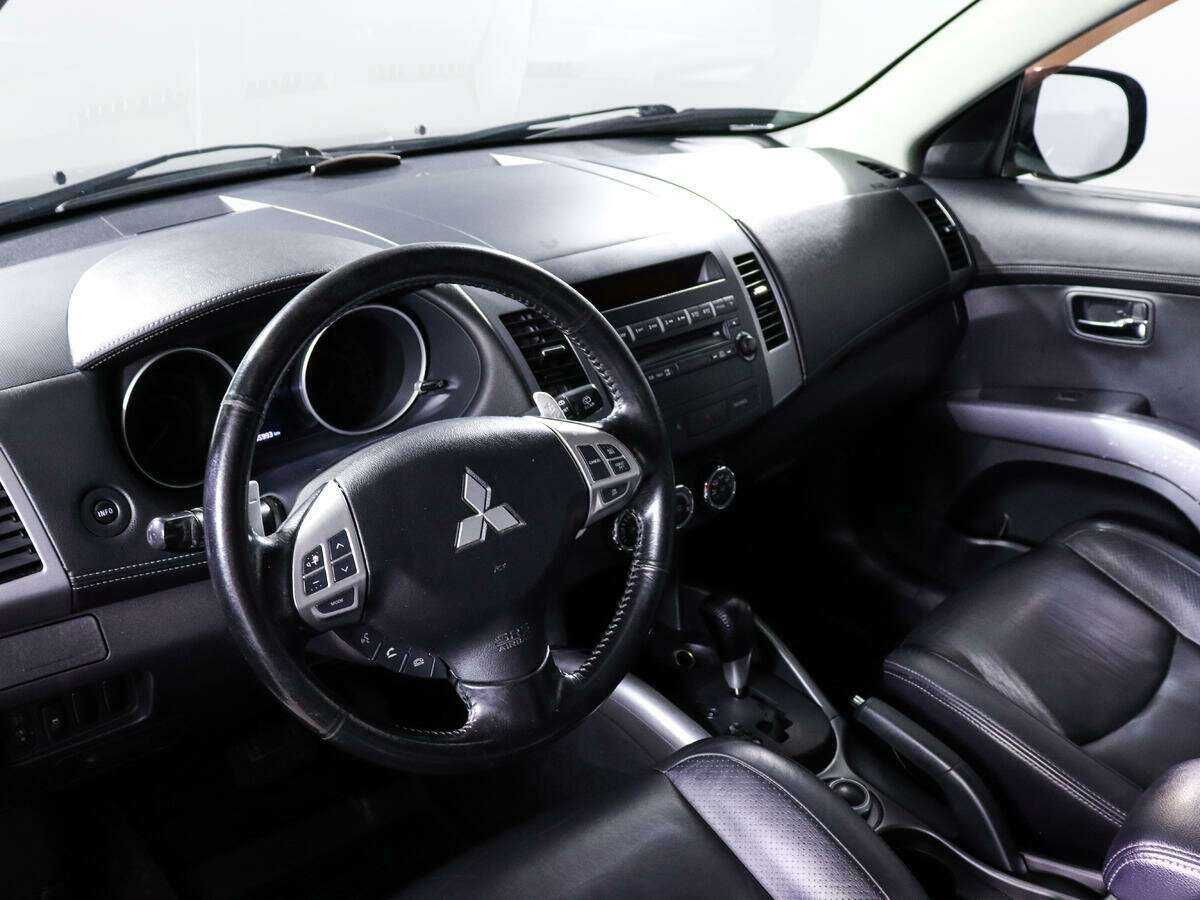 Купить Mitsubishi Outlander с пробегом. Фото: #11