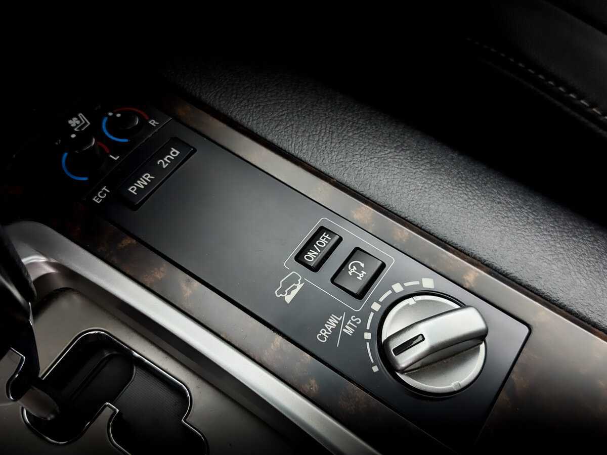Купить Toyota Land Cruiser с пробегом. Фото: #28