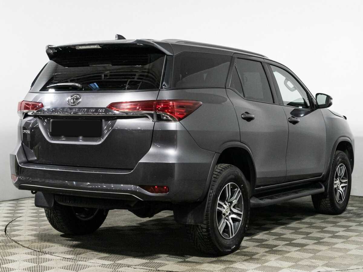 Купить Toyota Fortuner с пробегом. Фото: #4