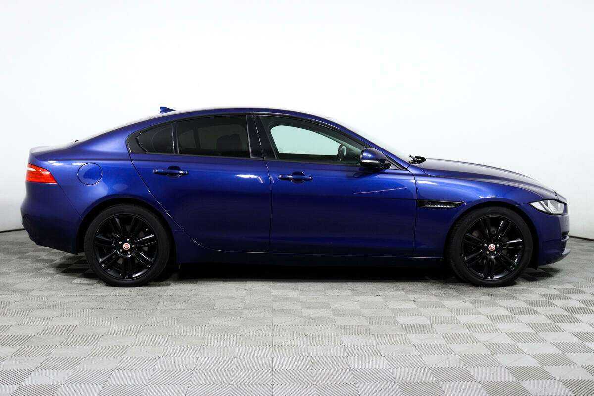 Купить Jaguar XE с пробегом. Фото: #3