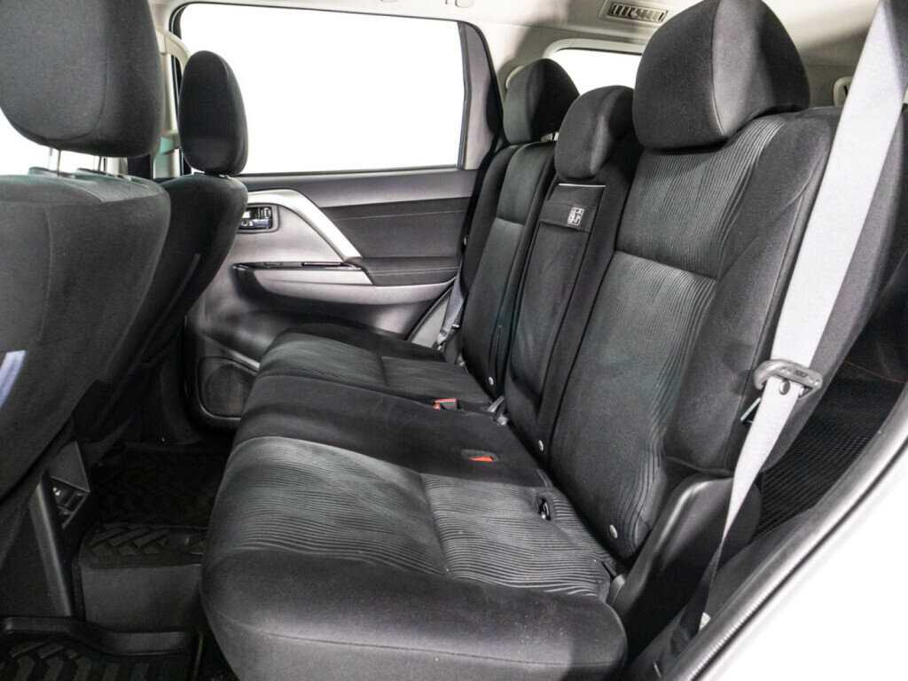 Купить Mitsubishi Montero Sport с пробегом. Фото: #7