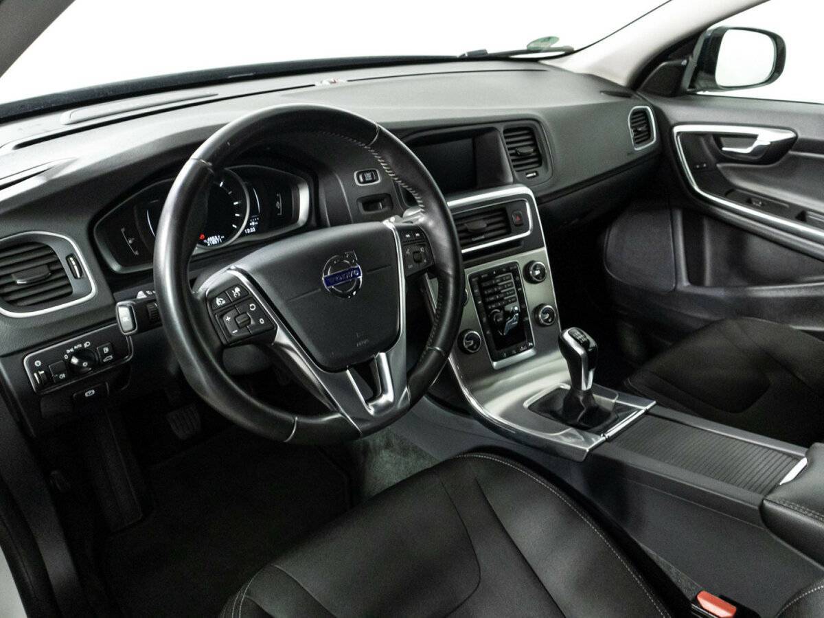 Купить Volvo V60 Cross Country с пробегом. Фото: #10