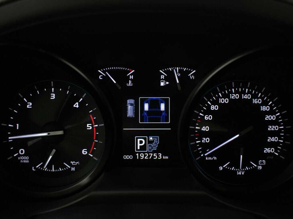 Купить Toyota Land Cruiser с пробегом. Фото: #12