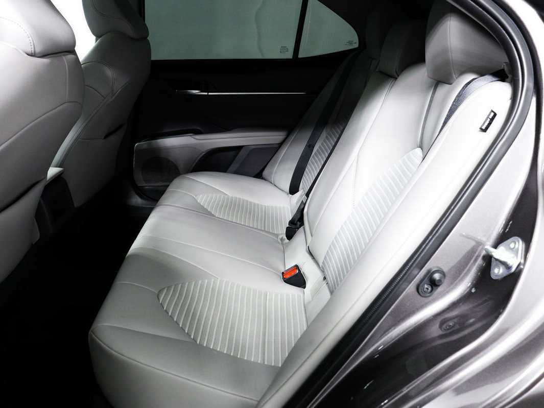 Купить Toyota Camry с пробегом. Фото: #11