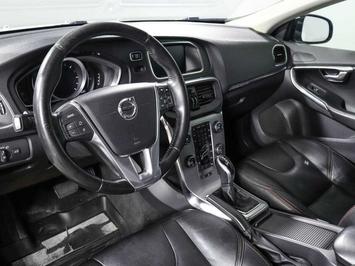 Купить Volvo V40 Cross Country с пробегом. Фото: #11