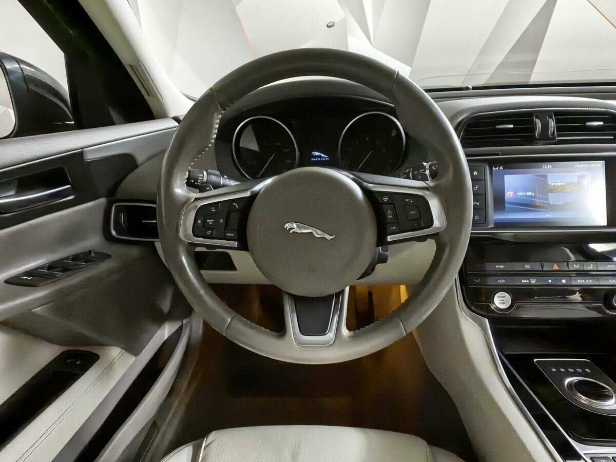 Купить Jaguar XE с пробегом. Фото: #14
