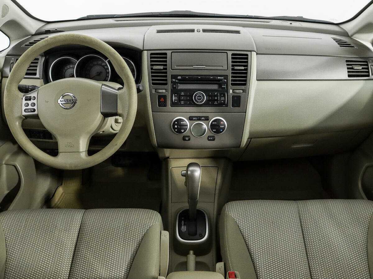 Купить Nissan Tiida с пробегом. Фото: #9