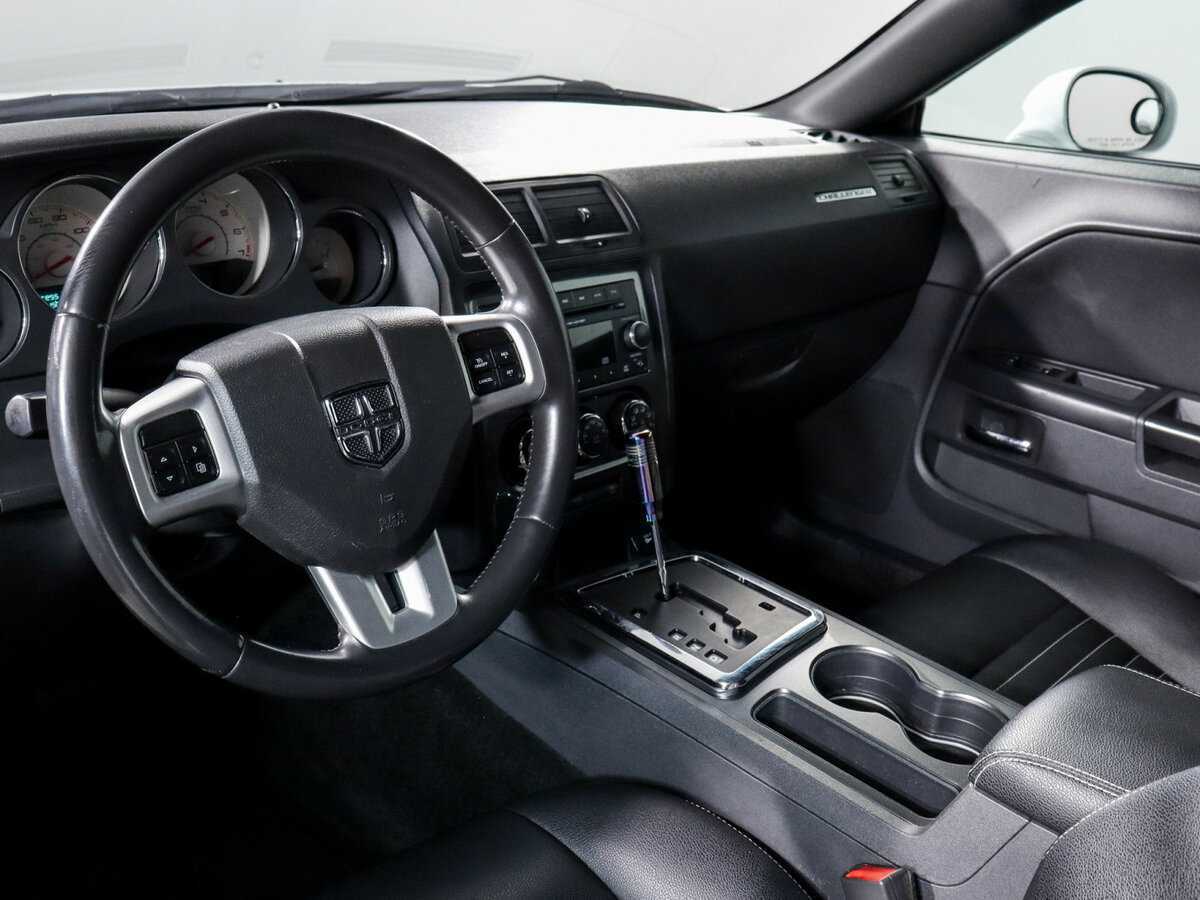 Купить Dodge Challenger с пробегом. Фото: #10