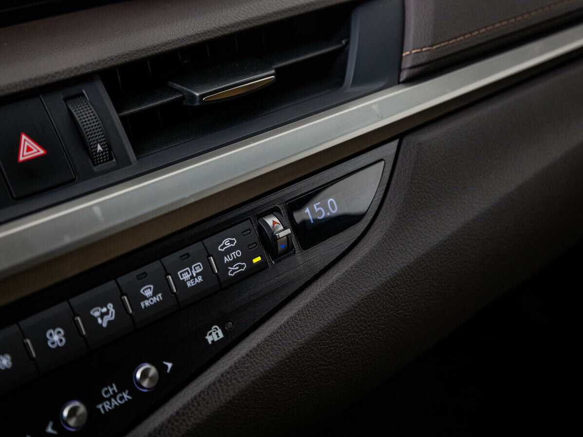 Купить Lexus ES с пробегом. Фото: #19