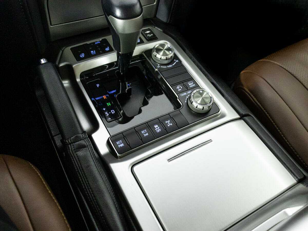 Купить Toyota Land Cruiser с пробегом. Фото: #17