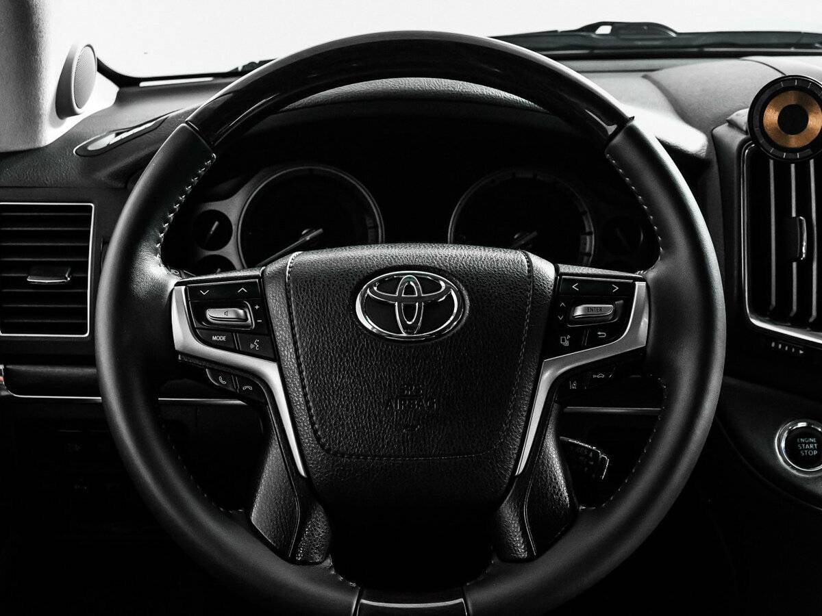 Купить Toyota Land Cruiser с пробегом. Фото: #11