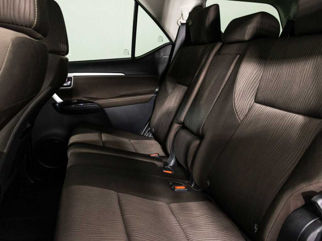 Купить Toyota Fortuner с пробегом. Фото: #7