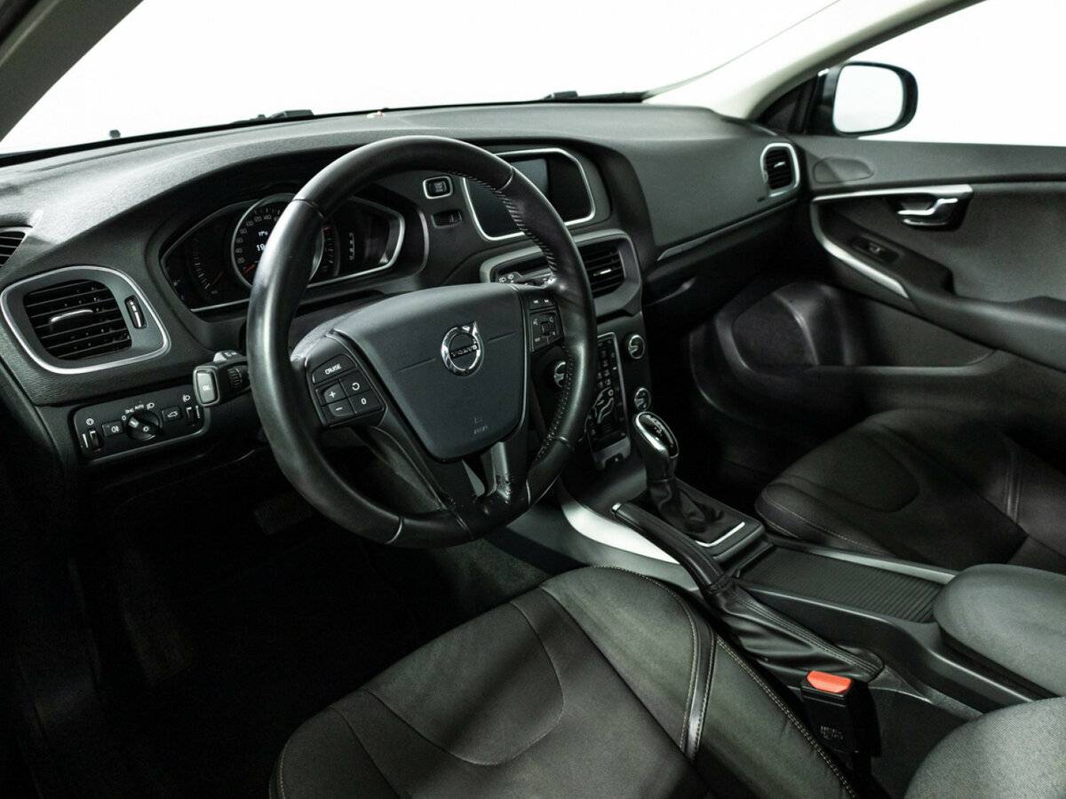 Купить Volvo V40 Cross Country с пробегом. Фото: #10