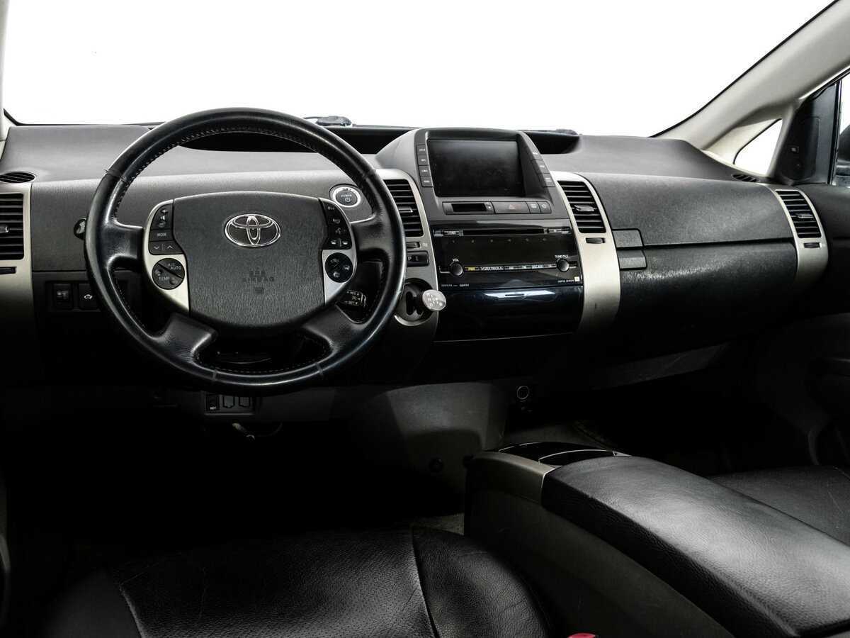 Купить Toyota Prius с пробегом. Фото: #8