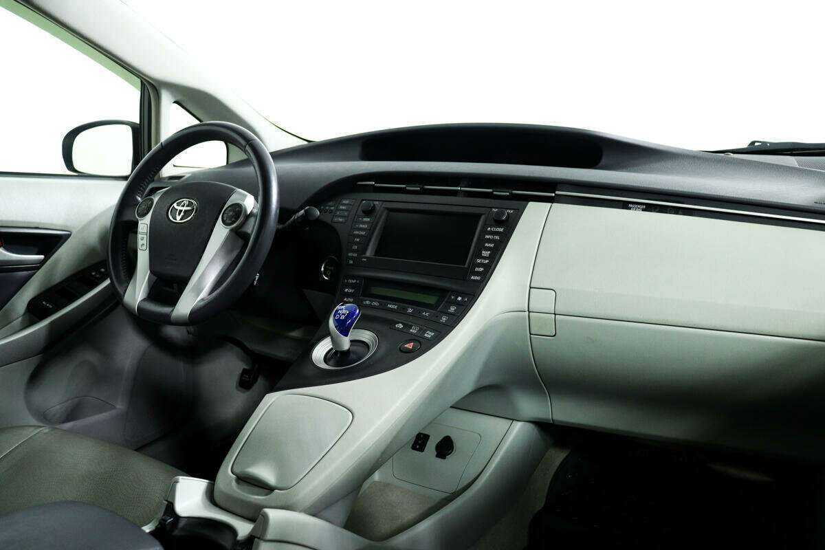 Купить Toyota Prius с пробегом. Фото: #8