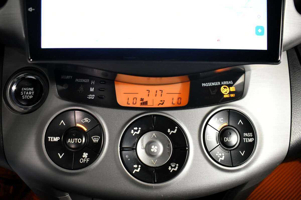 Купить Toyota RAV4 с пробегом. Фото: #10