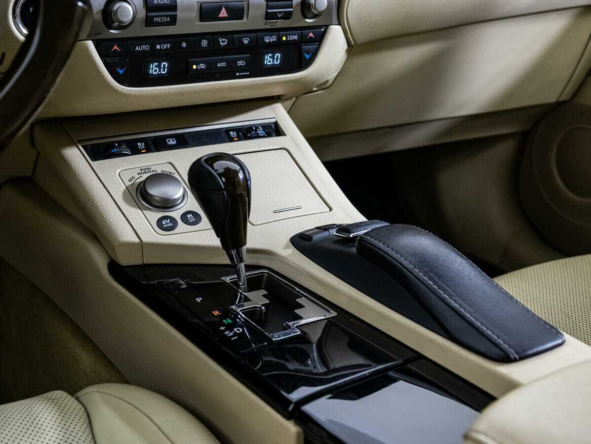 Купить Lexus ES с пробегом. Фото: #11