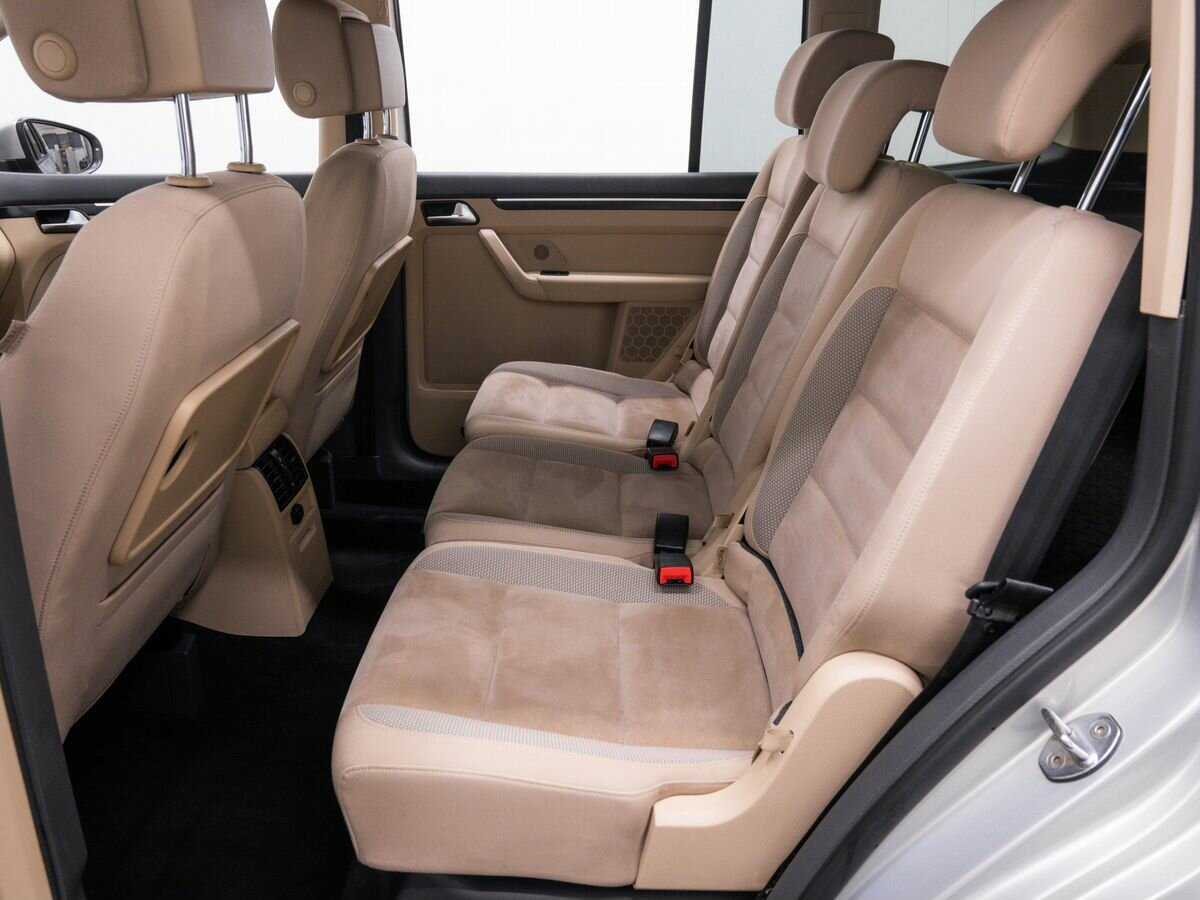 Купить Volkswagen Touran с пробегом. Фото: #11