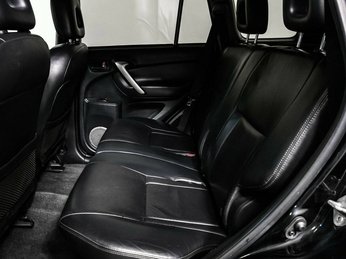Купить Toyota RAV4 с пробегом. Фото: #11
