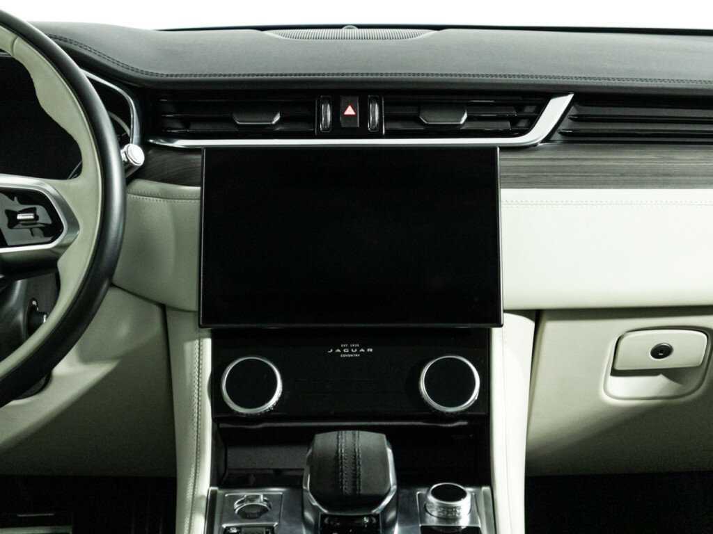 Купить Jaguar F-Pace с пробегом. Фото: #13