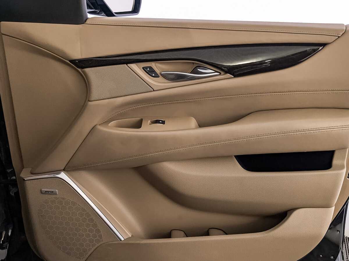 Купить Cadillac Escalade с пробегом. Фото: #19
