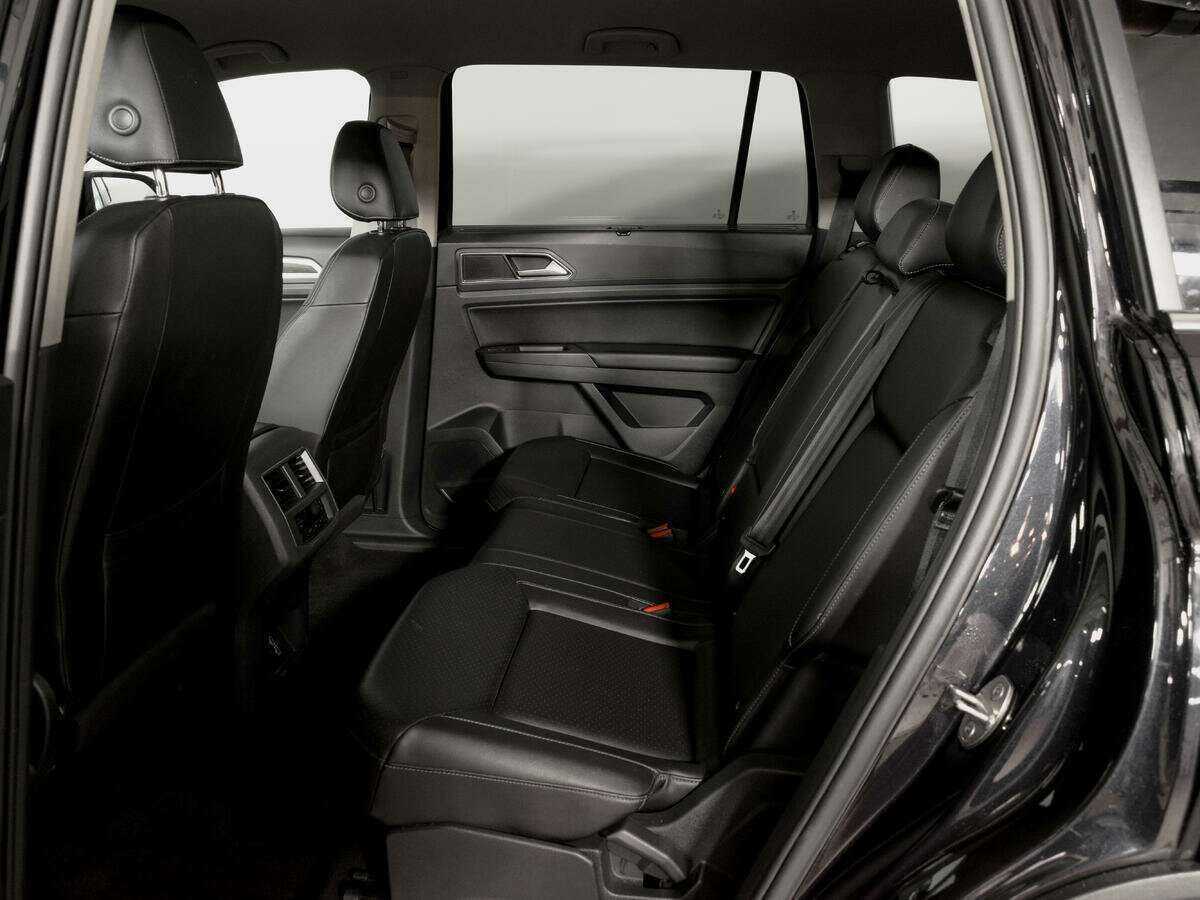 Купить Volkswagen Teramont с пробегом. Фото: #9