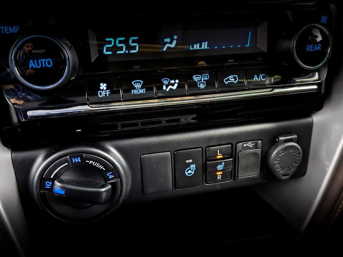 Купить Toyota Fortuner с пробегом. Фото: #25