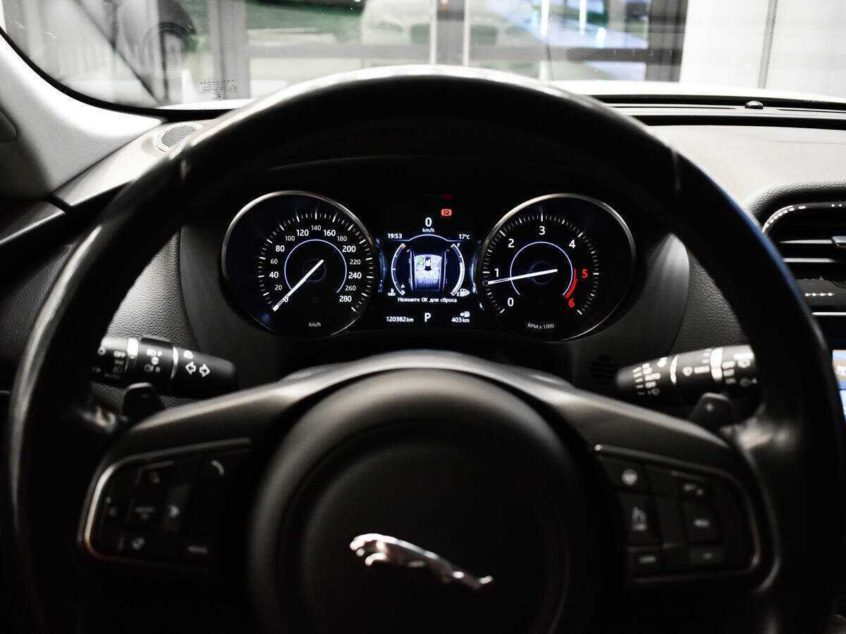 Купить Jaguar F-Pace с пробегом. Фото: #7