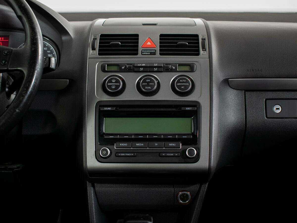 Купить Volkswagen Touran с пробегом. Фото: #10