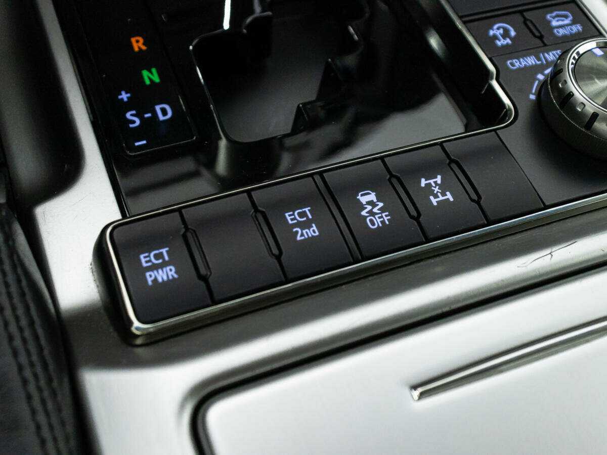 Купить Toyota Land Cruiser с пробегом. Фото: #18