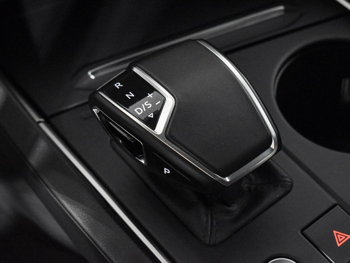 Купить Volkswagen Touareg с пробегом. Фото: #15