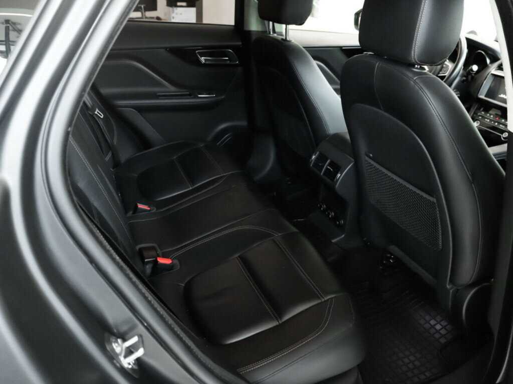 Купить Jaguar F-Pace с пробегом. Фото: #12