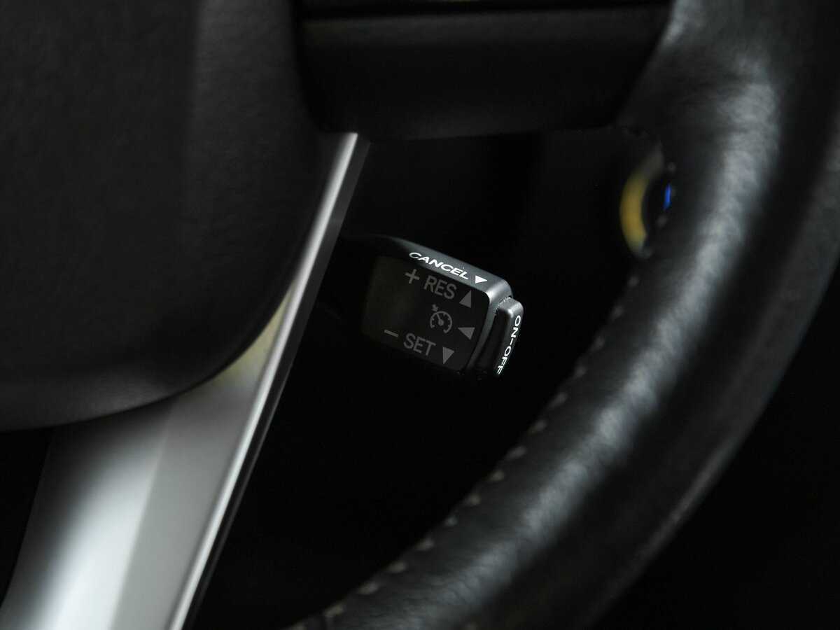 Купить Toyota Fortuner с пробегом. Фото: #9
