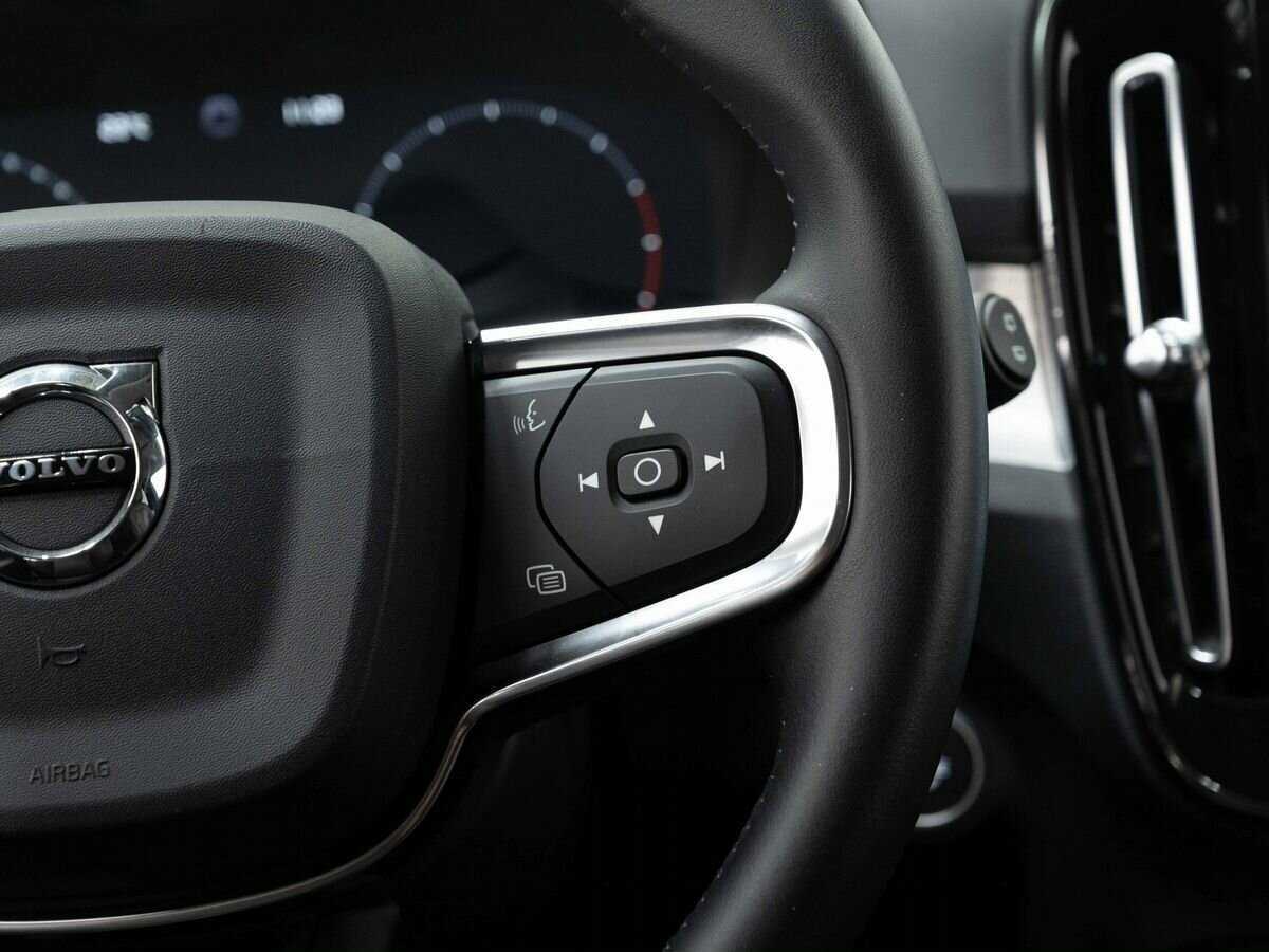 Купить Volvo XC40 с пробегом. Фото: #17