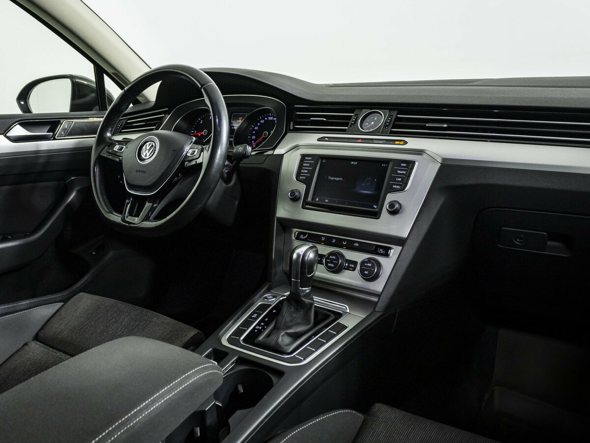 Купить Volkswagen Passat с пробегом. Фото: #6