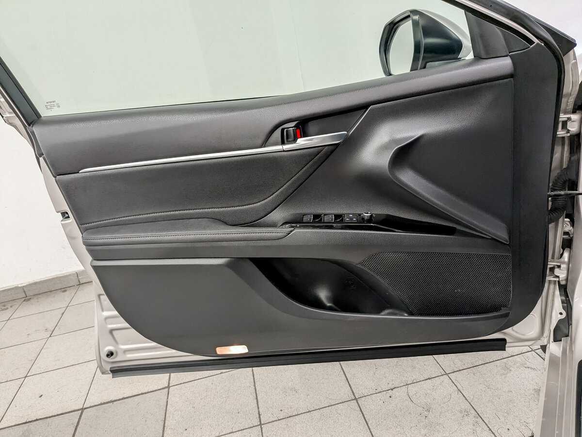 Купить Toyota Camry с пробегом. Фото: #18